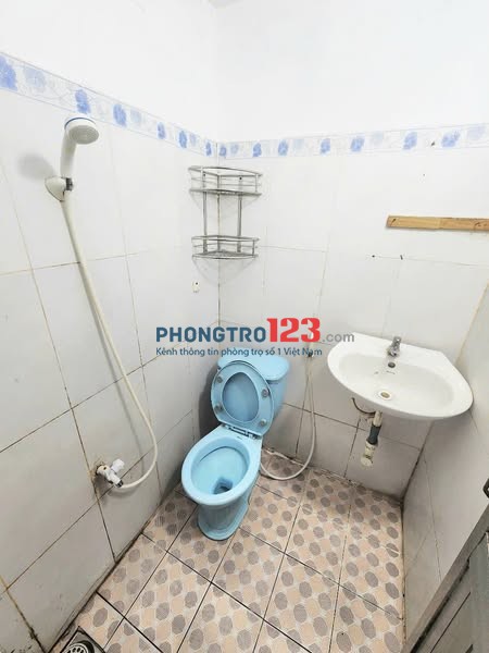 Phòng rộng Đoàn Thị Điểm ở được 4 người gần Trường ĐH Thủ Đức: Ngân Hàng, Kỹ Thuật, ...