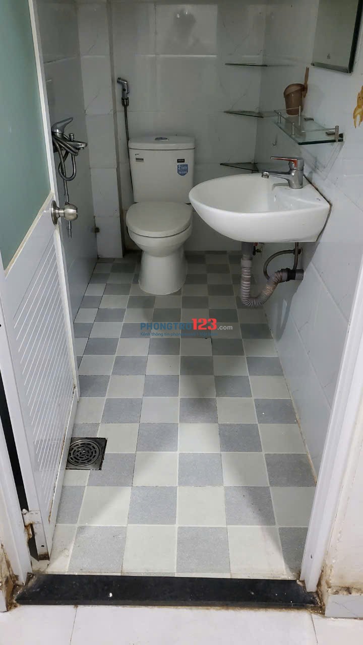 Cần pass phòng trọ ở Quận 10 gần trường Học Viện Hành Chính