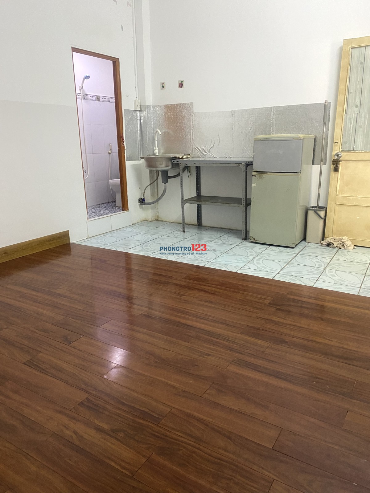 Cho thuê phụ trọ chính chủ có nội thất giá rẻ ngay vòng xoay Lê Đại Hành, p9, Tân Bình