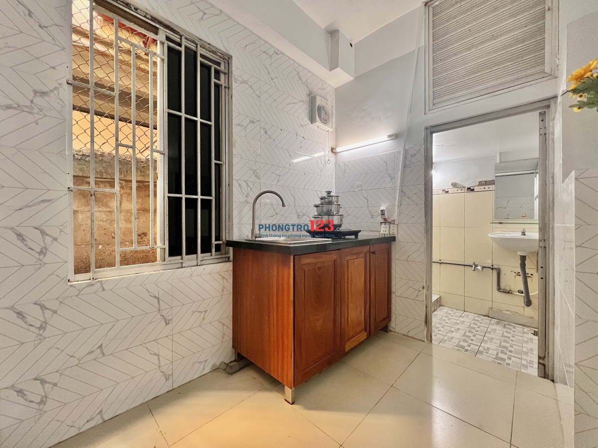 NGAY CHỢ TÂN MỸ, GẦN ĐH UFM, PHÒNG CỬA SỔ ĐÓN NẮNG, THANG MÁY BẢO VỆ