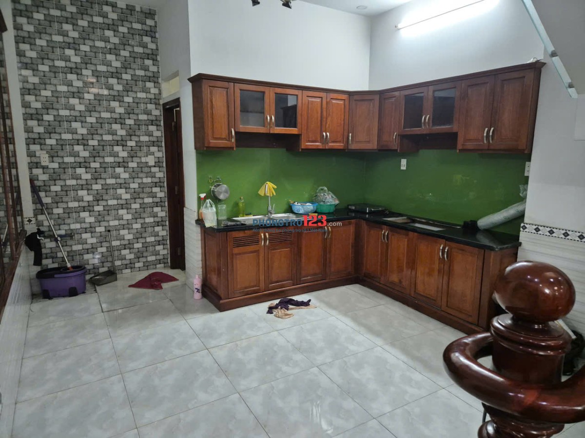 Quận 12 Cho thuê nhà nguyên căn, gần KDC Hiệp Thành City, hẻm xe hơi 7m.