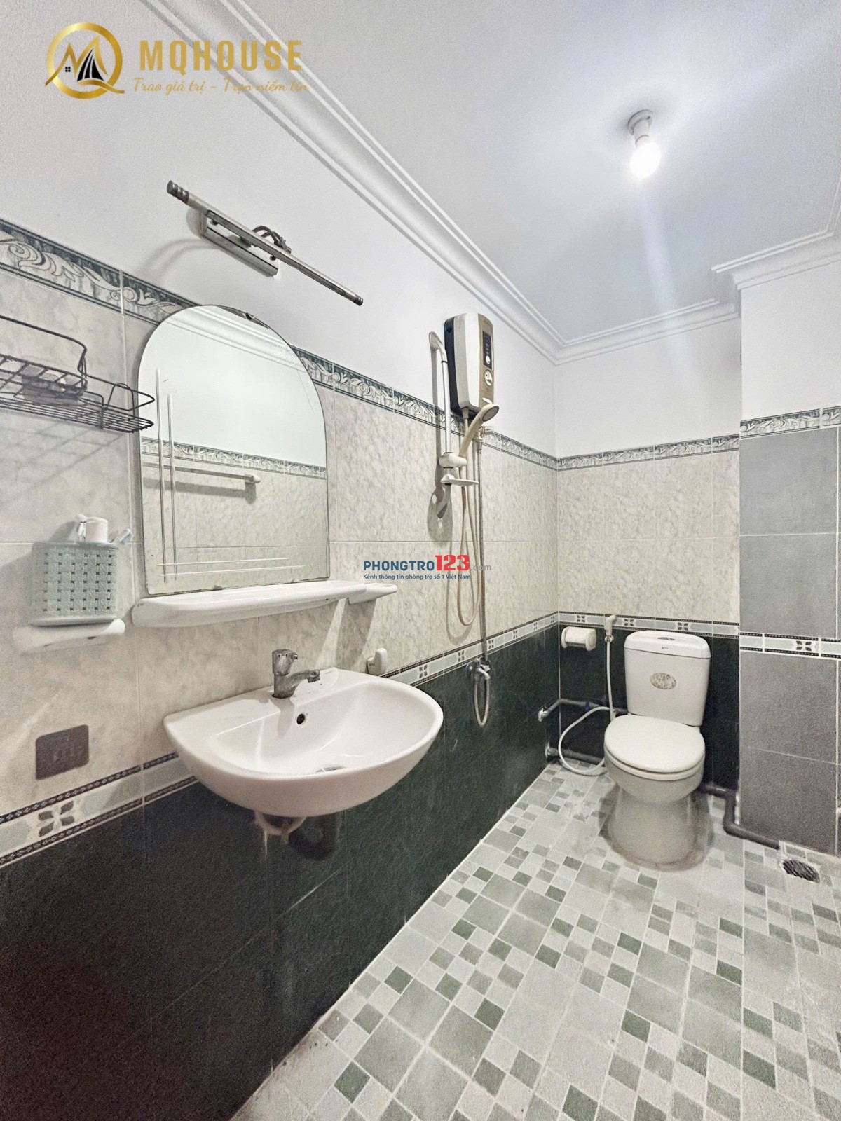 CHO THUÊ CHDV FULL NỘI THẤT BAN CÔNG LỚN NẰM NGAY TRUNG TÂM BÌNH THẠNH GẦN NGÃ TƯ HÀNG XANH QUẬN 1