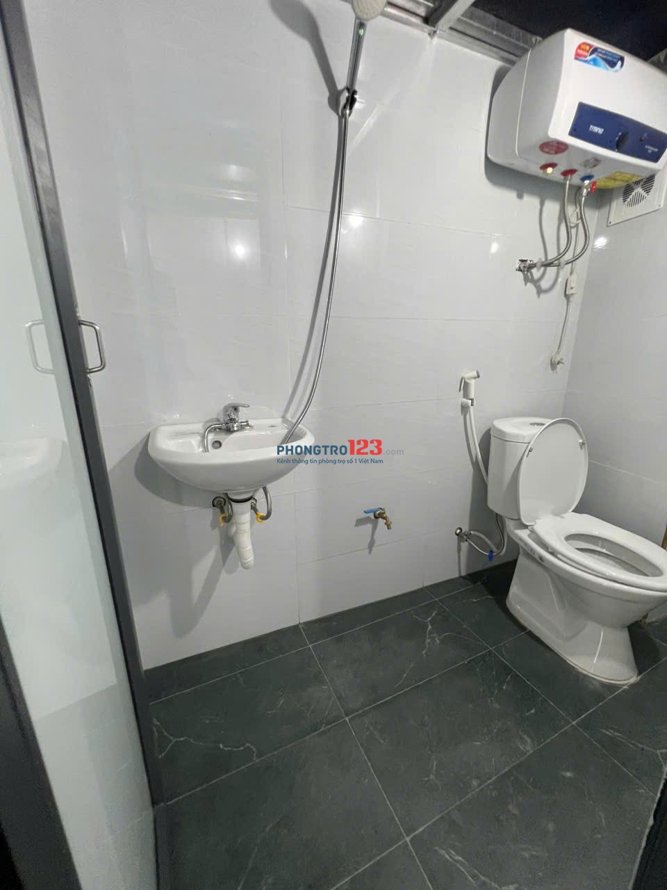 CHO THUÊ PHÒNG TRỌ MỚI TẠI VÂN TRÌ , FULL ĐỒ, THANG MÁY, KHÉP KÍN 3TR TẠI NGÕ 70/79/2