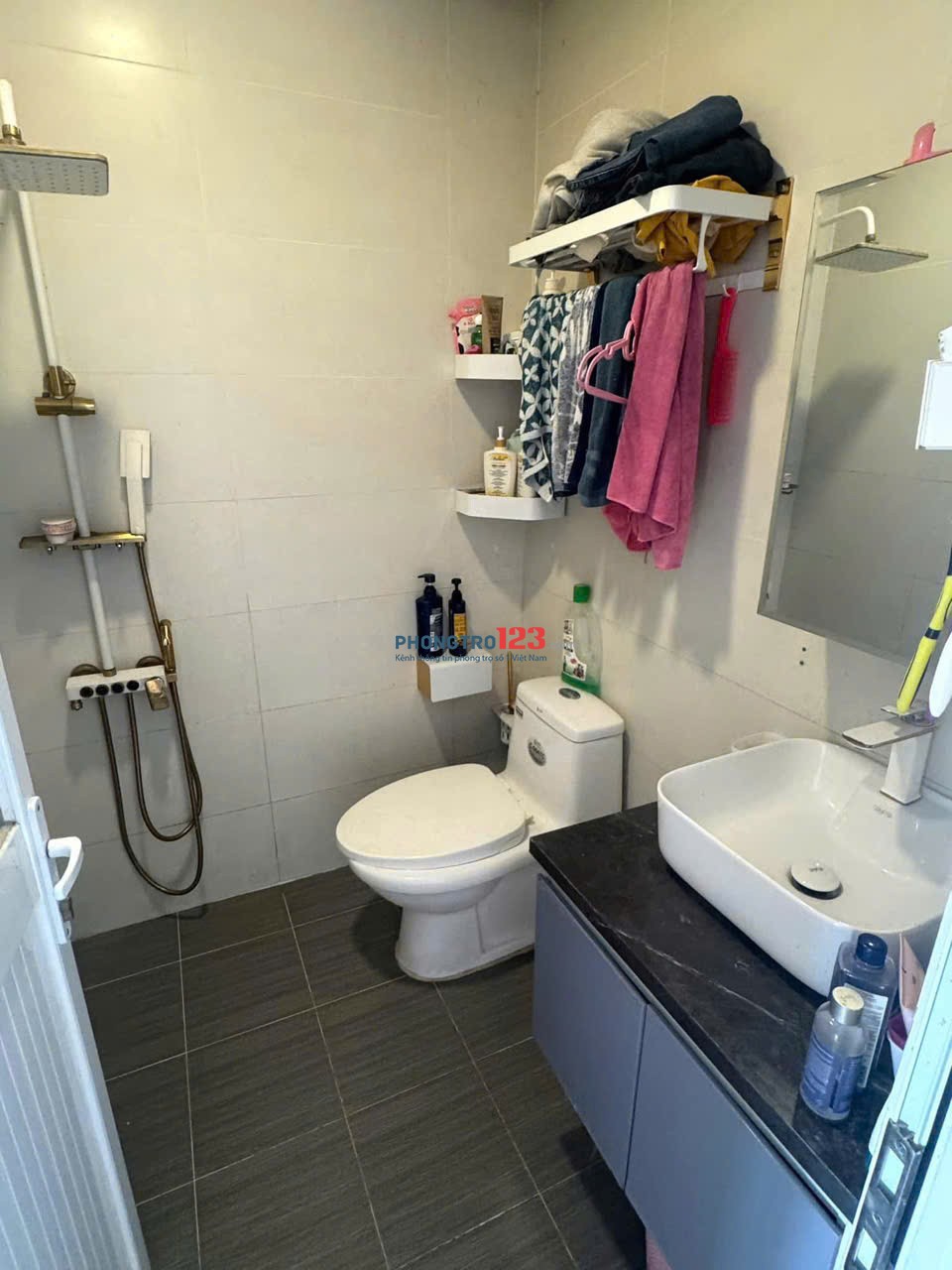 Chung cư 590 CMT8, Quận 3: 90m2, 3p ngủ, máy lạnh, 13triệu