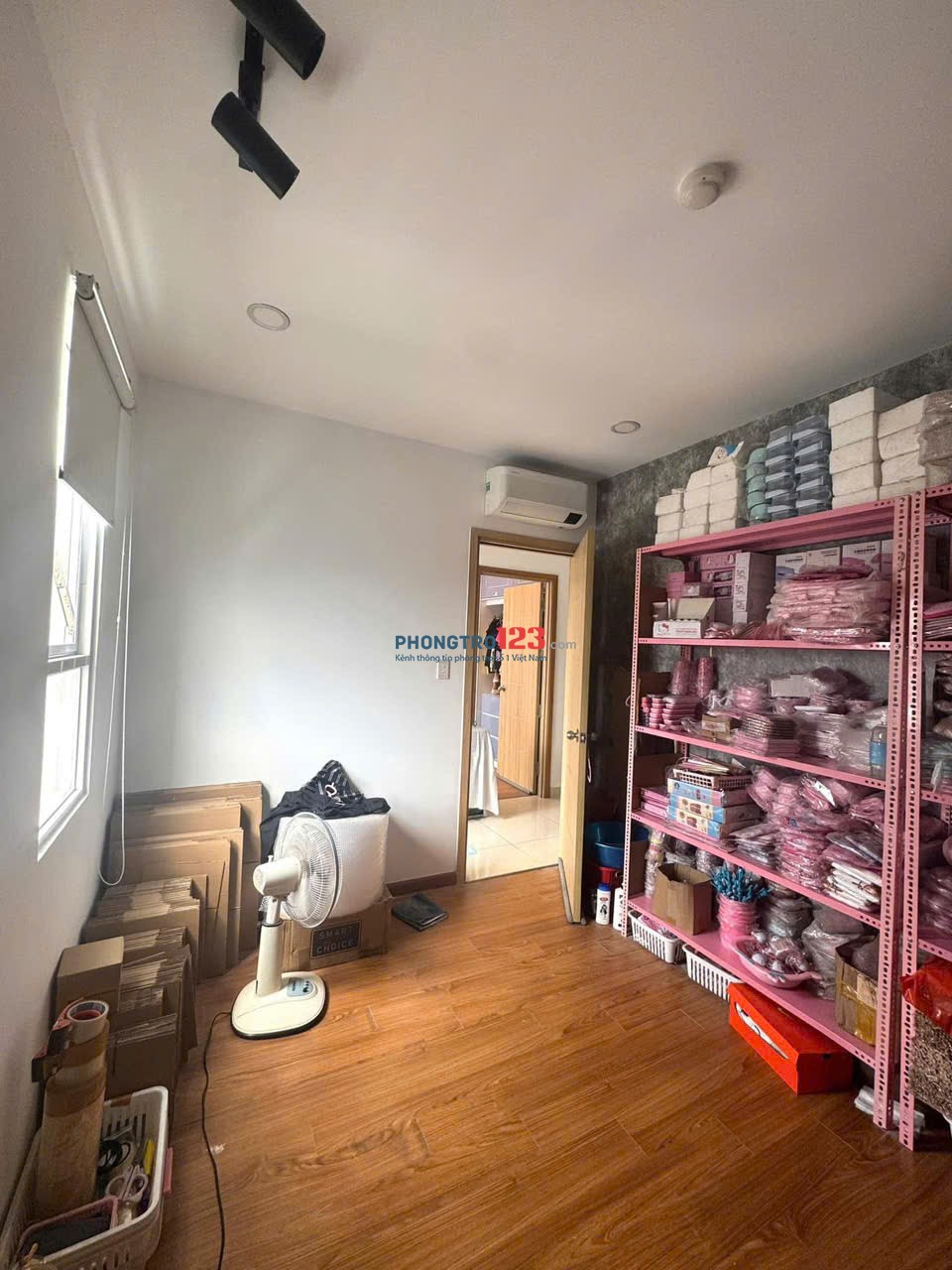 Chung cư 590 CMT8, Quận 3: 90m2, 3p ngủ, máy lạnh, 13triệu