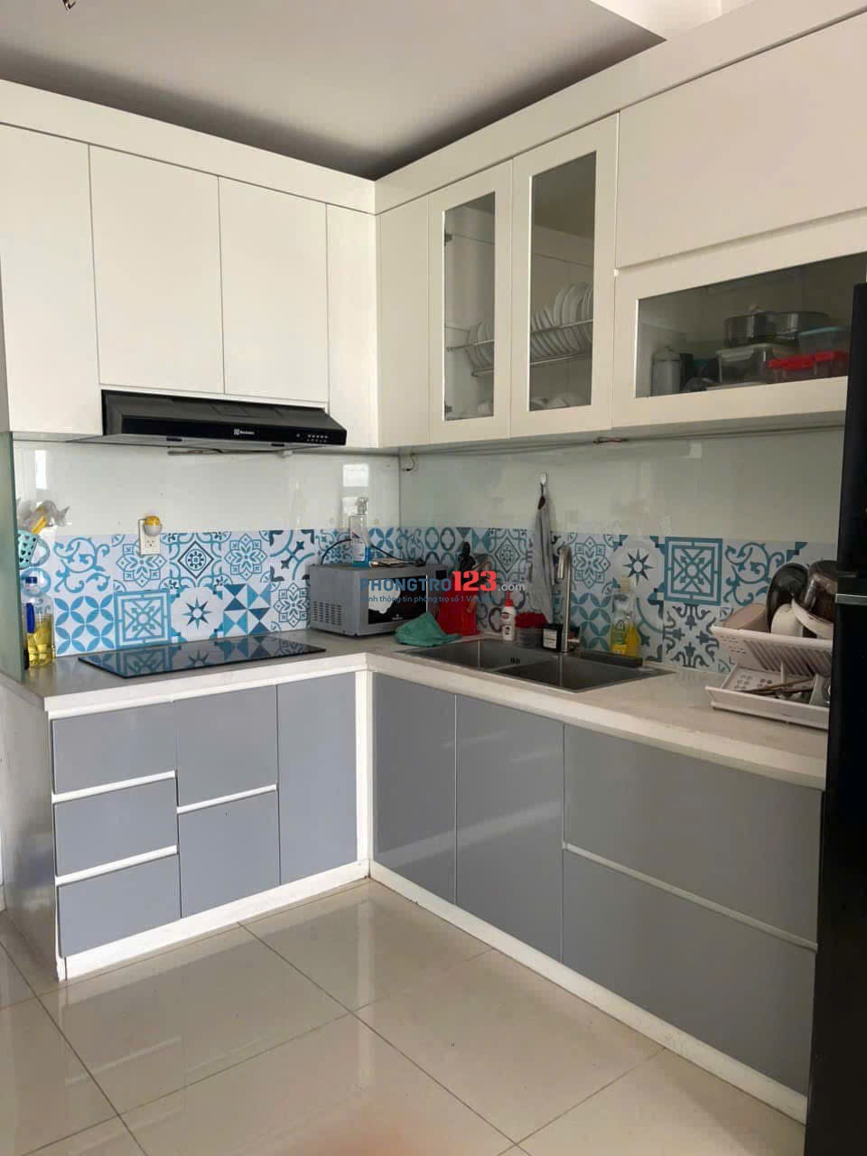 Chung cư 590 CMT8, Quận 3: 90m2, 3p ngủ, máy lạnh, 13triệu