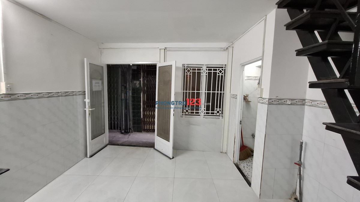 Nhà mới, nhỏ xinh. Ngay trung tâm Bình Thạnh