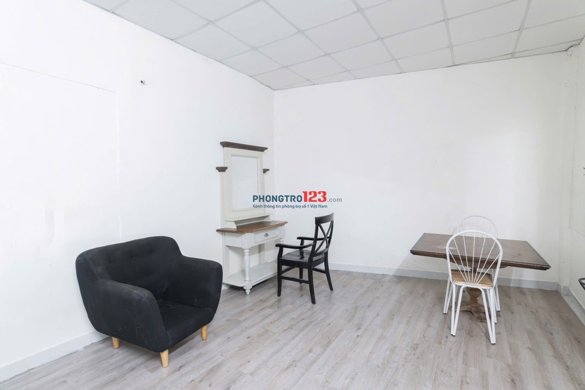 Phòng Tại: Sư Vạn Hạnh - Quận 10 - LẦU 2