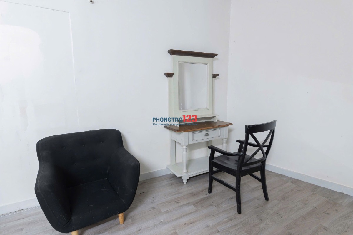 Phòng Tại: Sư Vạn Hạnh - Quận 10 - LẦU 2