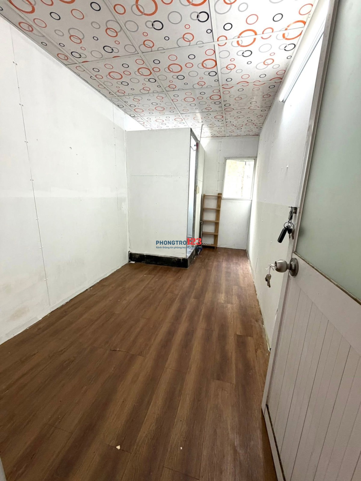 Phòng cửa sổ trời thoáng mát, Tolet riêng , Giờ giấc tự do, không chung chủ, có sân để xe trong nhà