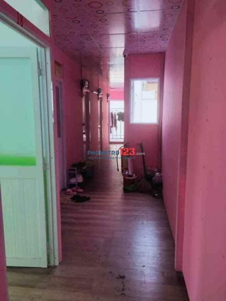 Phòng cửa sổ trời thoáng mát, Tolet riêng , Giờ giấc tự do, không chung chủ, có sân để xe trong nhà