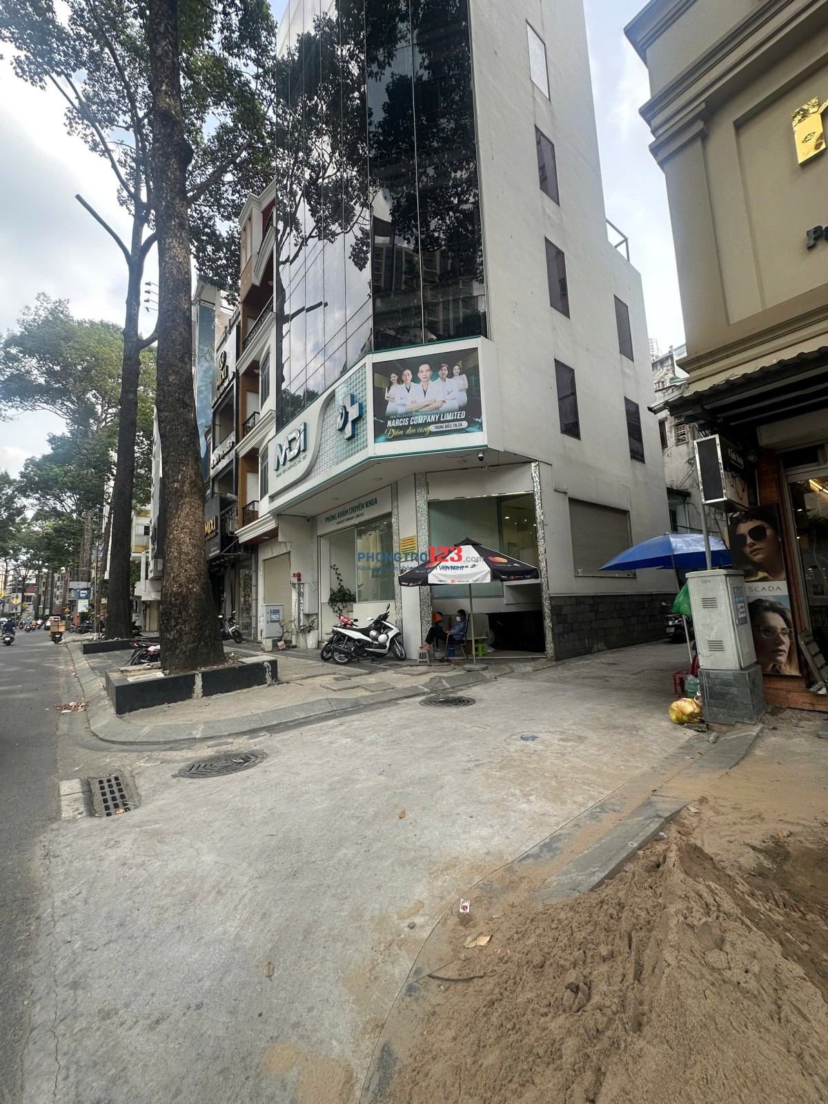 Mặt bằng cách mặt tiền chỉ 30m đường 3/2 Quận 10 cần cho thuê