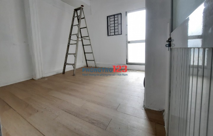 PHÒNG BAN CÔNG THOÁNG MÁT Ngay Cộng Hòa-THĂNG LONG