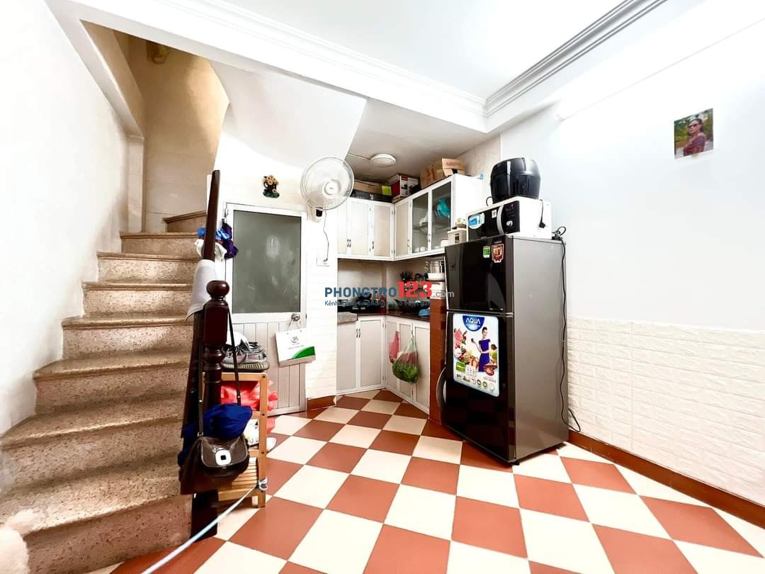Chinh chủ cho thuê nguyên căn mới 4 tầng x 18m, phố Hoàng Hoa Thám, full nội thất