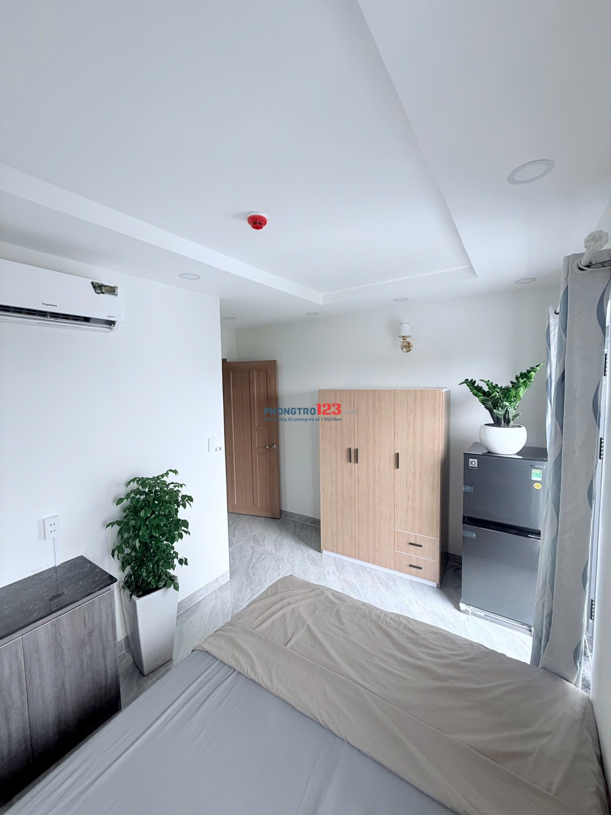  Giá thuê: 2 triệu/tháng CHO THUÊ PHÒNG BAN CÔNG 1/HÀ HUY GIÁP NGAY SÁT BẾN XE NGÃ TƯ GA Vị