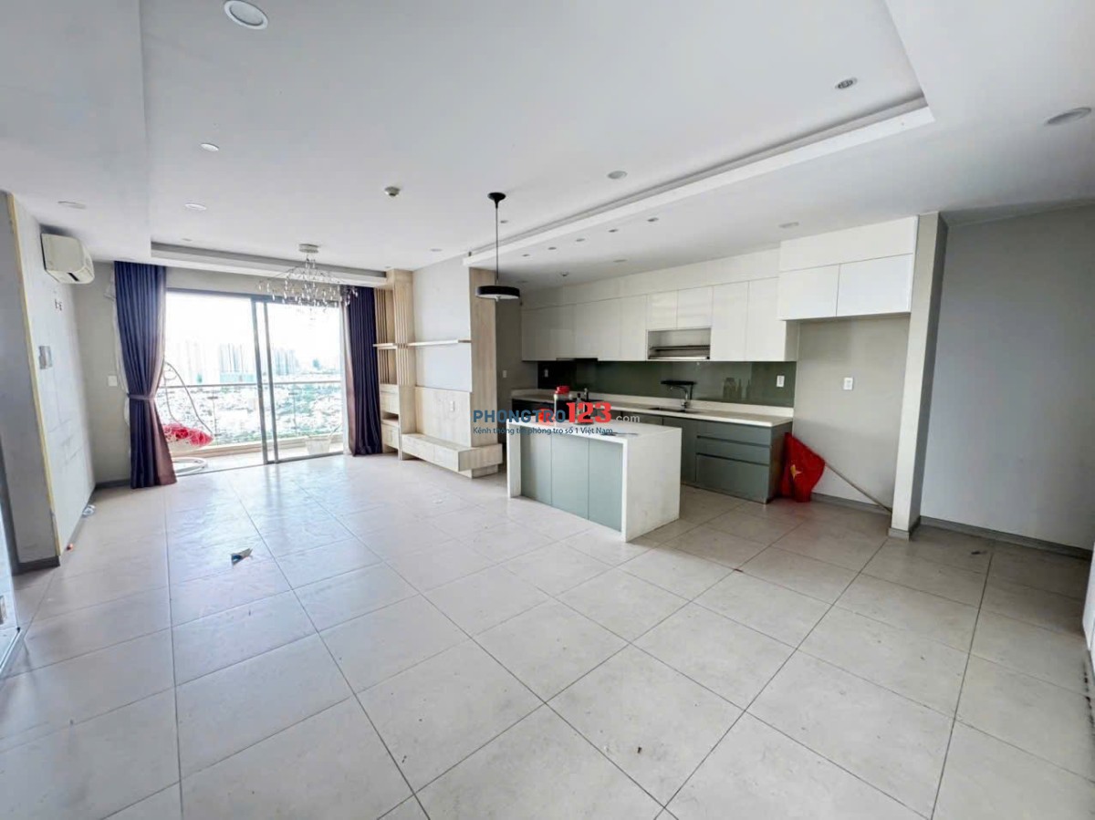 Giá 12tr/th, The Useful (The Era) Lạc Long Quân, TB, 95m2, 3PN, 2WC.