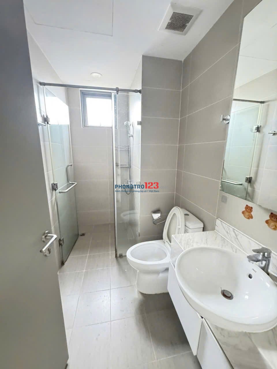 Giá 12tr/th, The Useful (The Era) Lạc Long Quân, TB, 95m2, 3PN, 2WC.