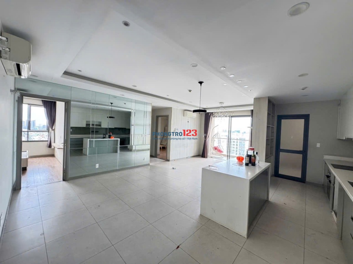 Giá 12tr/th, The Useful (The Era) Lạc Long Quân, TB, 95m2, 3PN, 2WC.