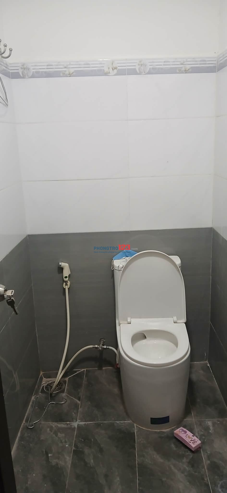 Cho thuê nhà nguyên căn 3 phòng ngủ, hẻm yên tĩnh, gần chợ – Đỗ Tấn Phong, Phú Nhuận