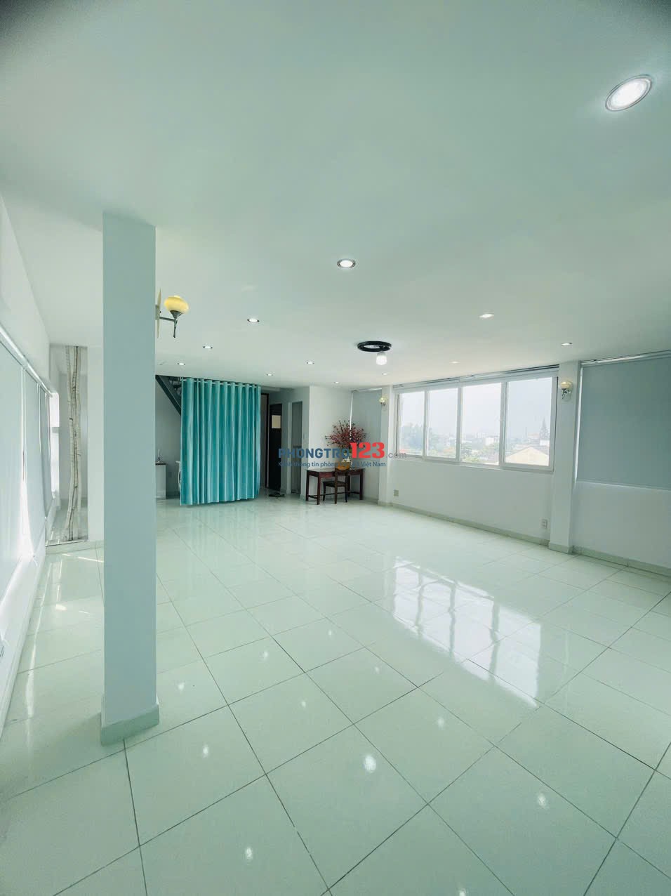 Pen House rộng 70m2, ngay ngã 3 Mỹ Thành Lê Văn Việt, gần khu CNC Q9