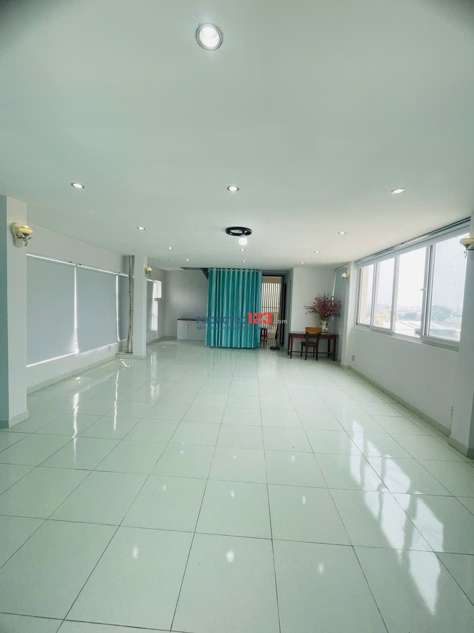 Pen House rộng 70m2, ngay ngã 3 Mỹ Thành Lê Văn Việt, gần khu CNC Q9