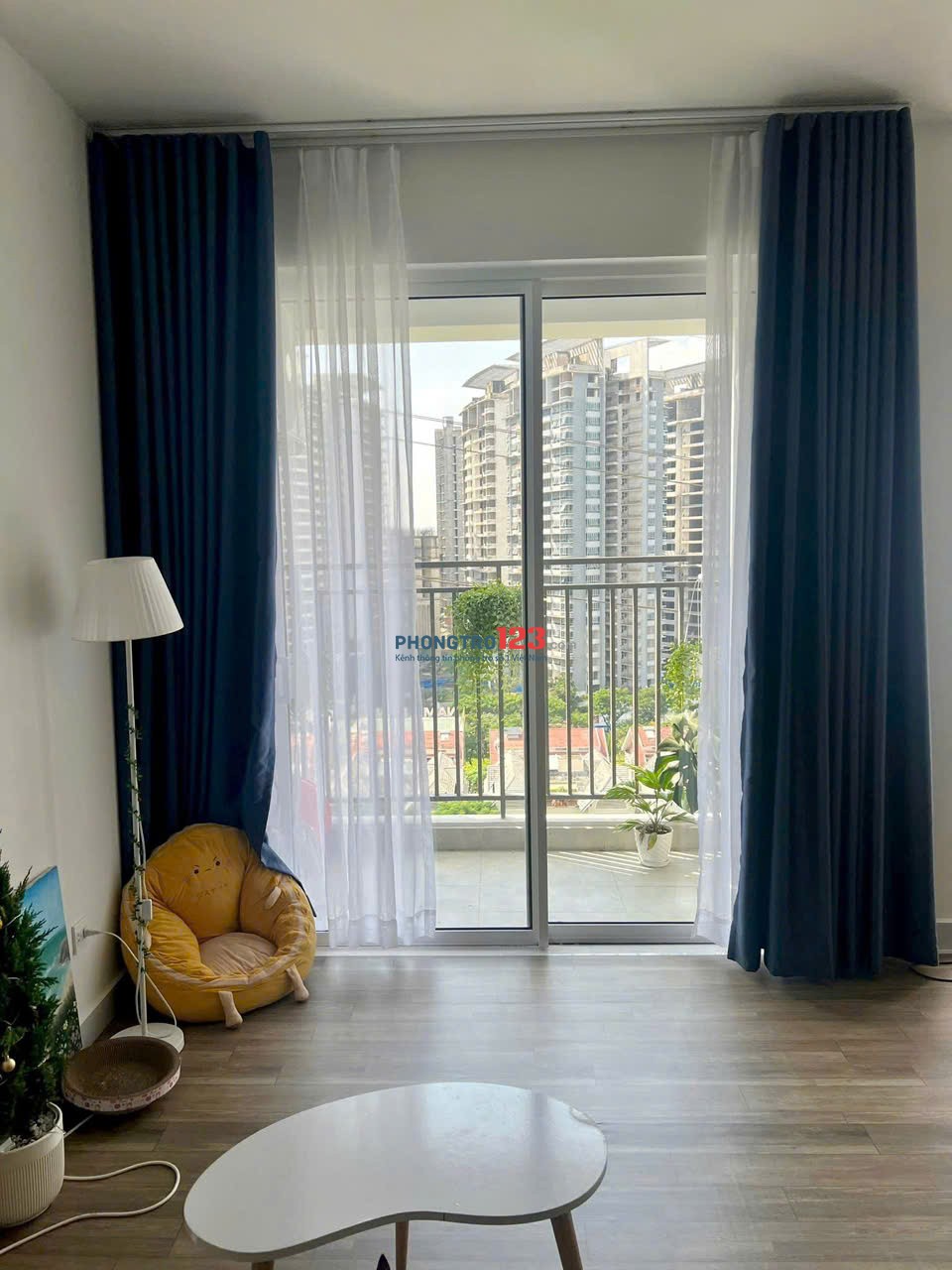 Chung cư Sky Center, Phổ Quang, P2, TB: 1p ngủ, đầy đủ nội thất, 12tr/th