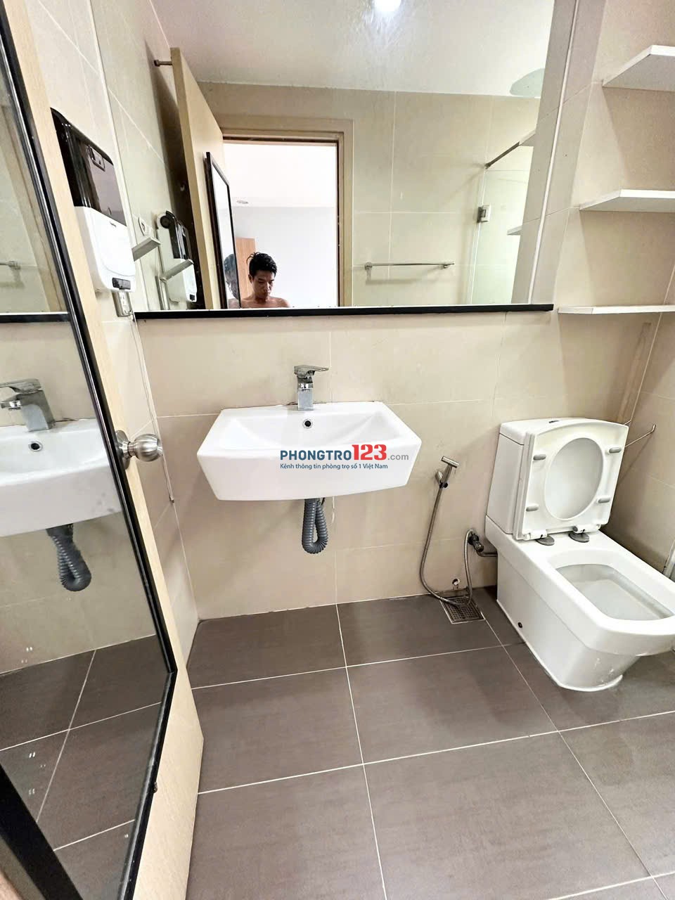 Căn hộ 93m2, 3p ngủ, chung cư Ruby Tân bình giá 10,5tr