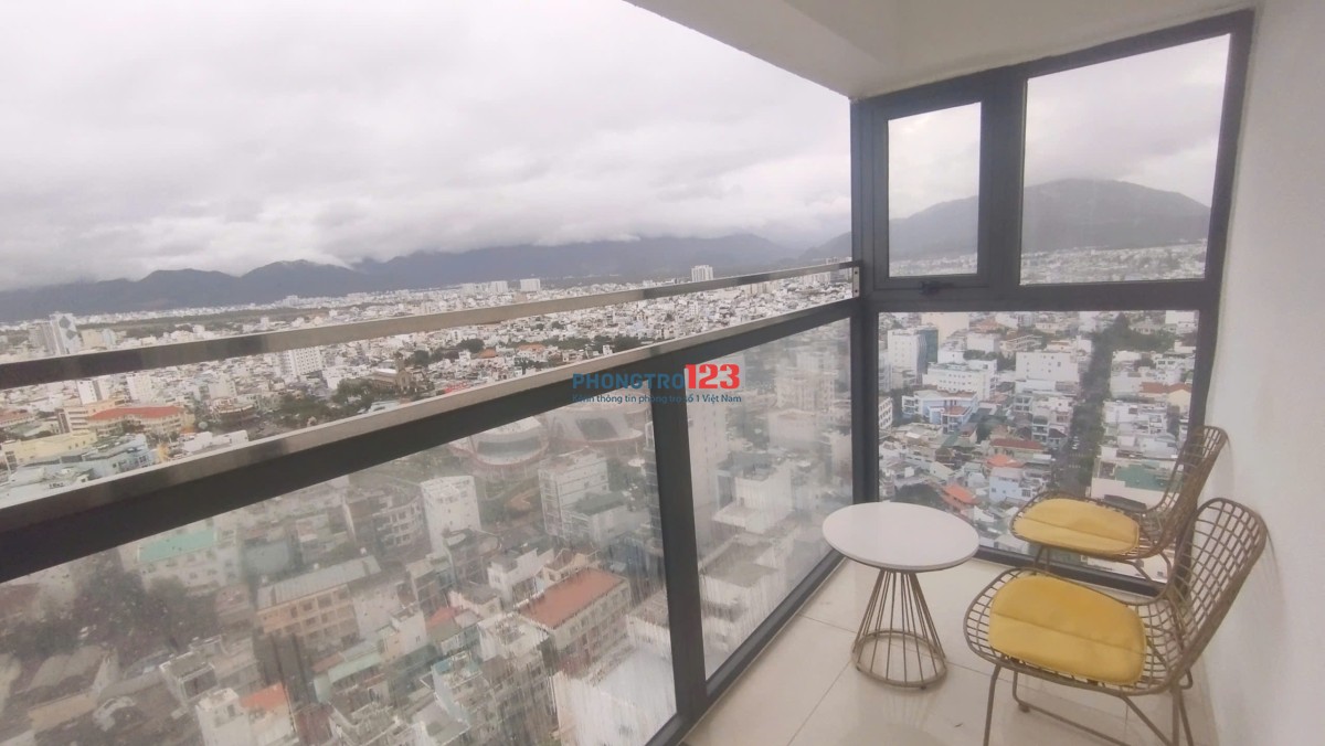 Phòng khách sạn Nha Trang view đẹp tầng cao cho thuê tháng gần chợ Đầm