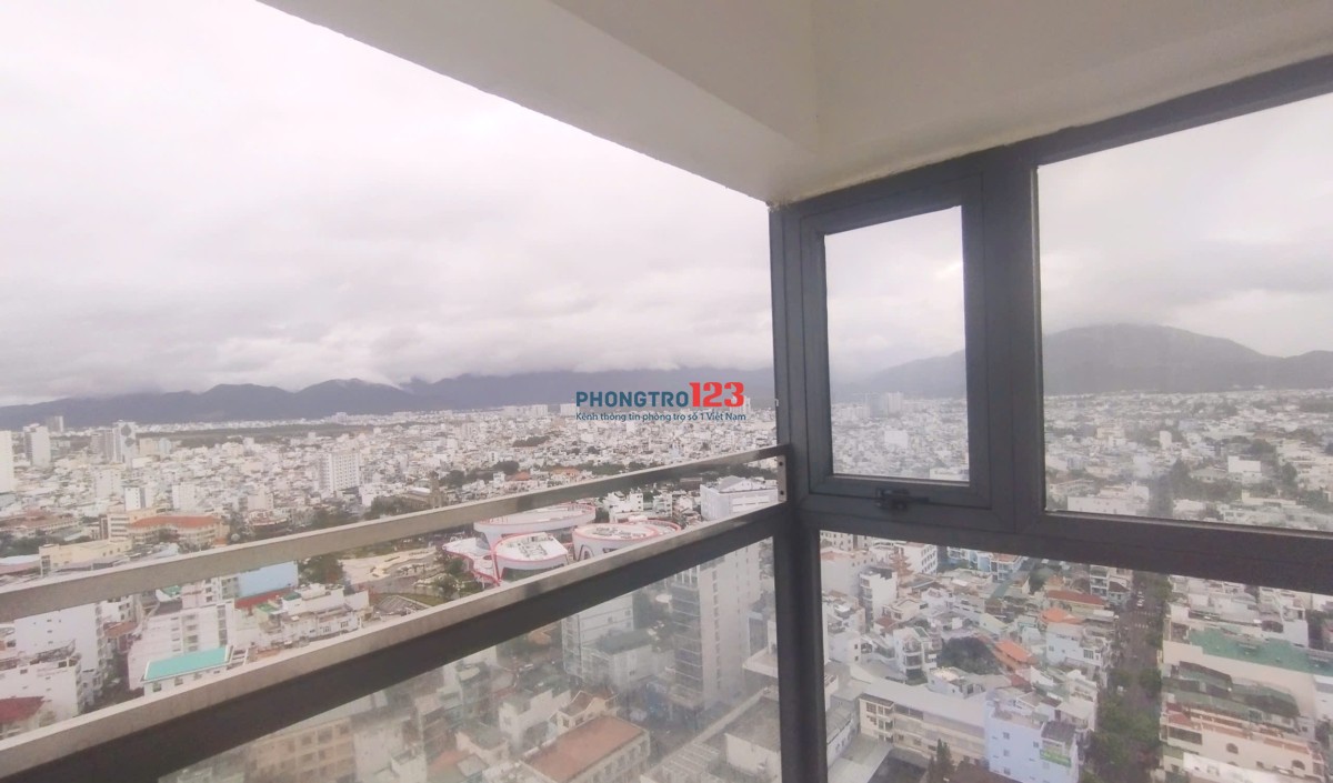 Phòng khách sạn Nha Trang view đẹp tầng cao cho thuê tháng gần chợ Đầm