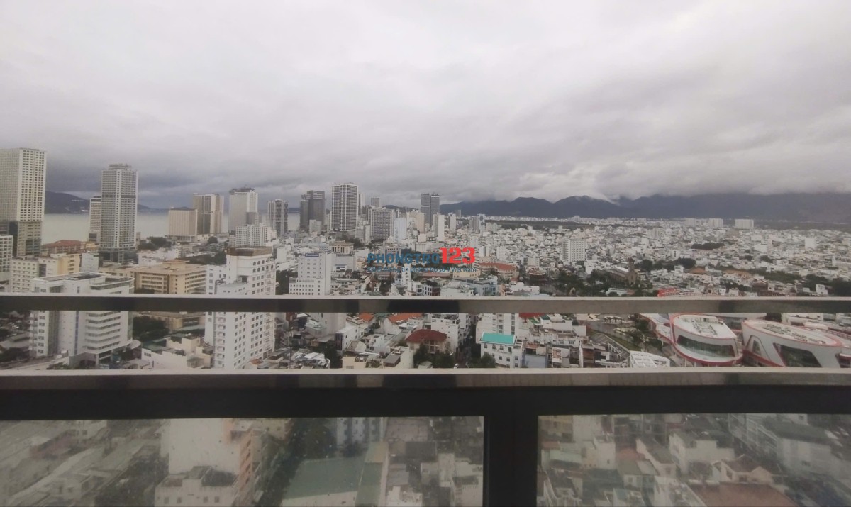 Phòng khách sạn Nha Trang view đẹp tầng cao cho thuê tháng gần chợ Đầm