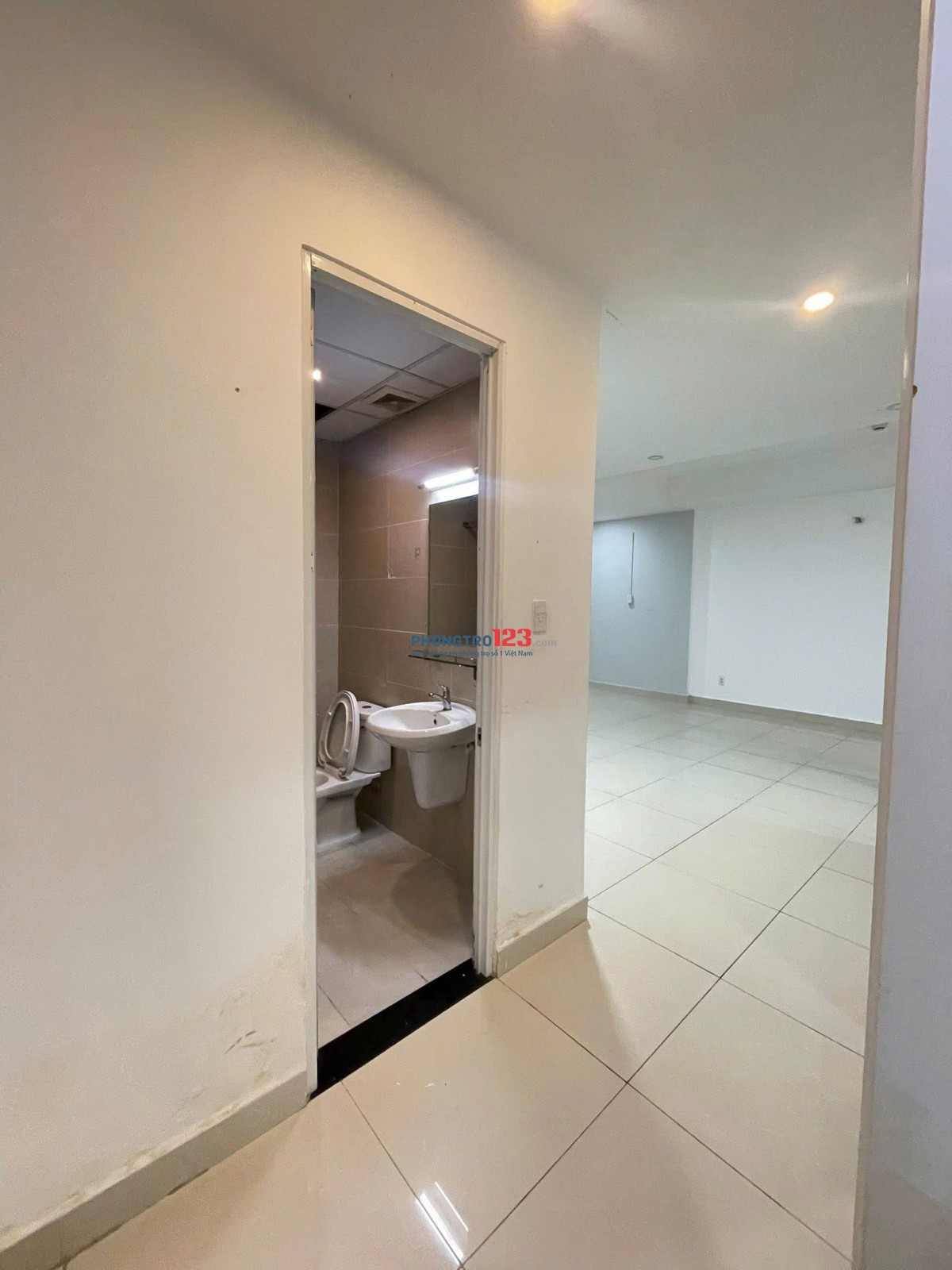 12tr/th, C/c Bảy Hiền, Phạm Thú Thứ, TB, 100m2, 3PN, 2WC.