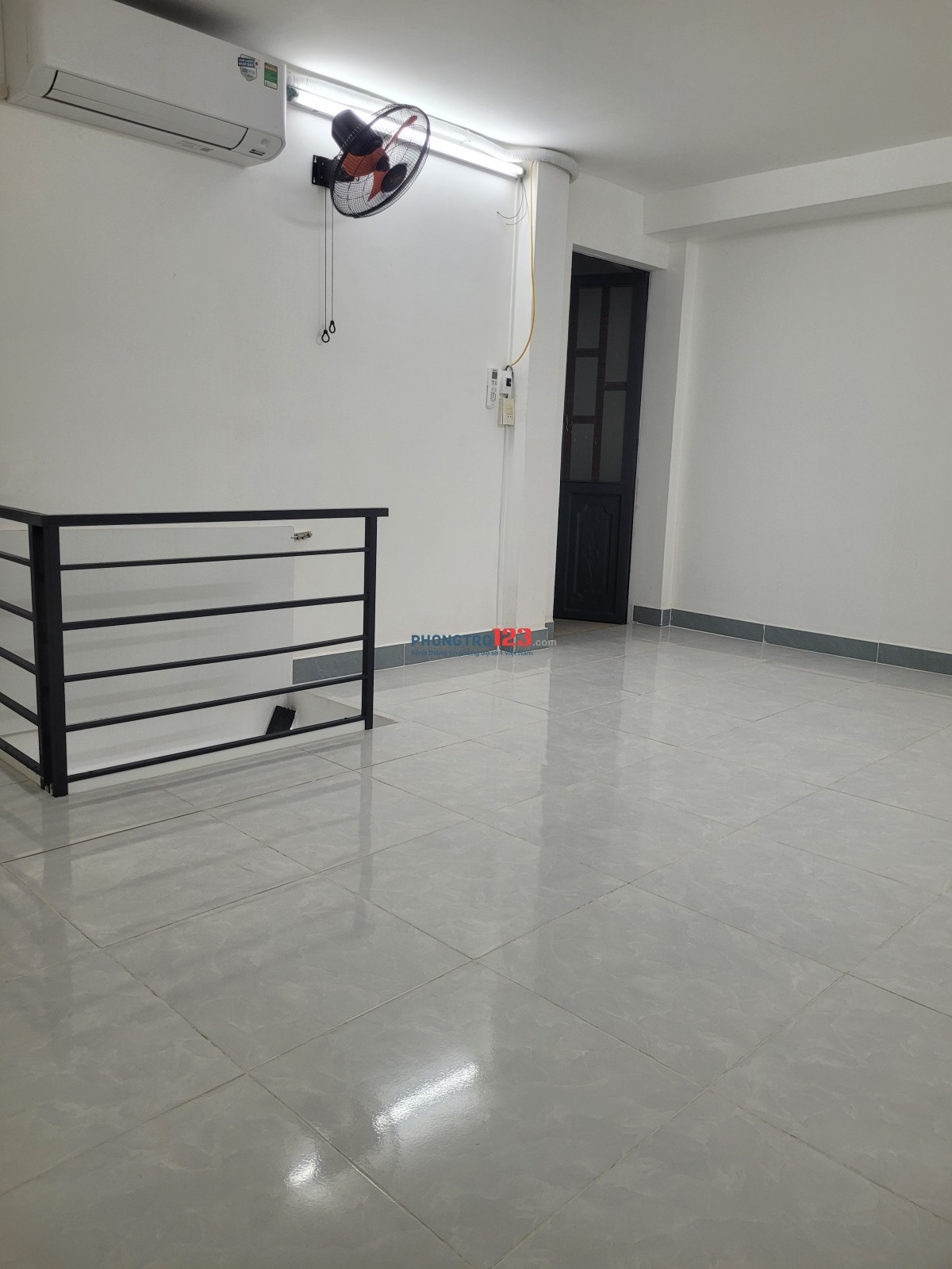 HIẾM! Phòng trệt gác suốt gần ĐH TĐT – full nội thất