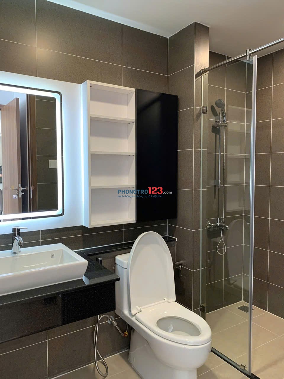 Chung cư Rivera Park, Thành Thái, Q10: 95m2, 2p ngủ, NT cao cấp, 20triệu