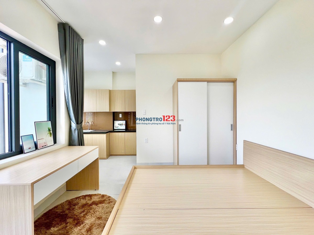 CHO THUÊ PHÒNG BAN CÔNG CỬA SỔ SIÊU LỚN FULL NỘI THẤT 30m2 NGAY SÁT ĐH VĂN LANG, CẦU BÌNH LỢI