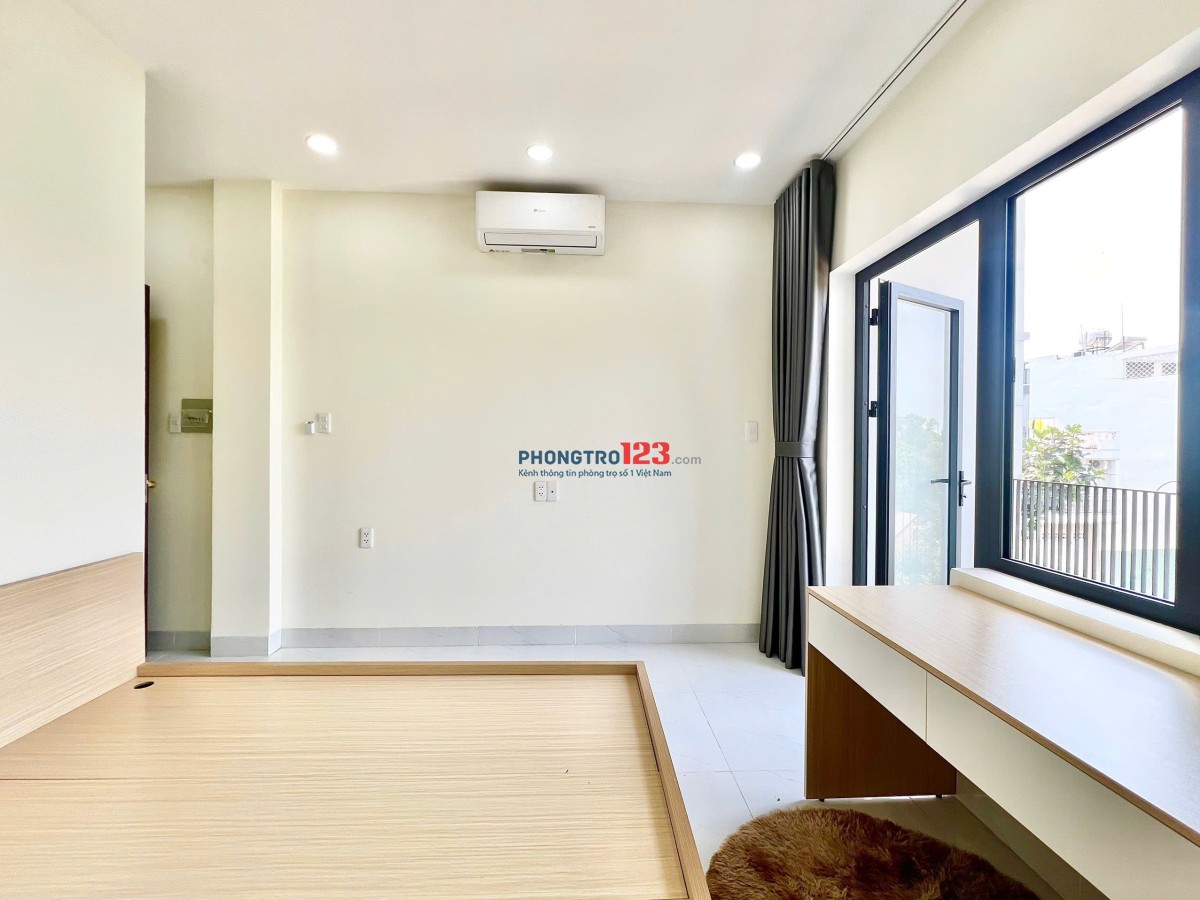 CHO THUÊ PHÒNG BAN CÔNG CỬA SỔ SIÊU LỚN FULL NỘI THẤT 30m2 NGAY SÁT ĐH VĂN LANG, CẦU BÌNH LỢI