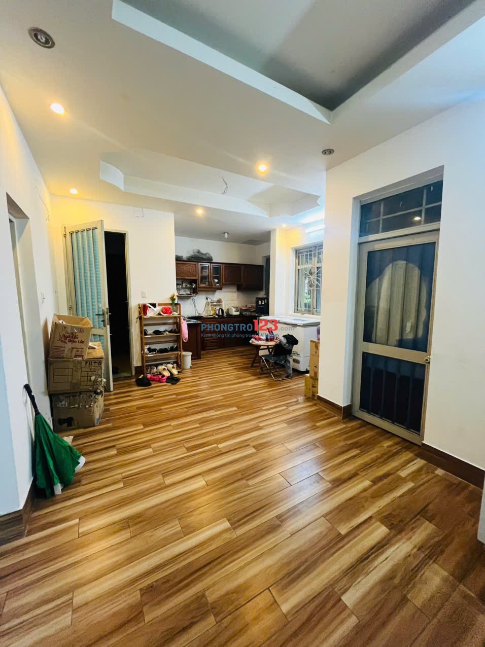 Cần tuyển người ở ghép kế bên Lotte cộng hòa