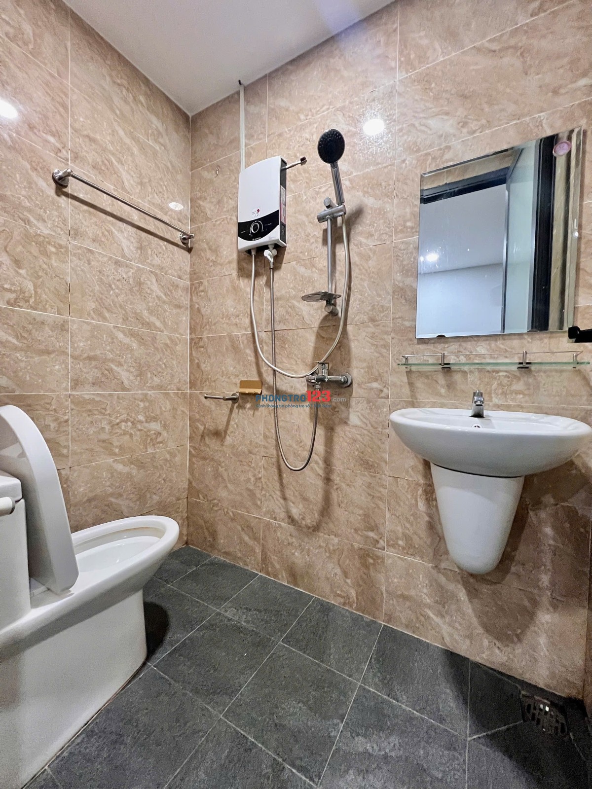 PHÒNG FULL NỘI THẤT NGAY LÊ THỊ CHỢ Q7