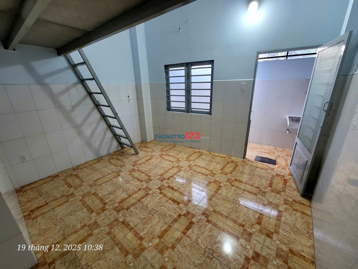 Phòng trọ 28m2 đường 13 gần cầu vượt linh xuân