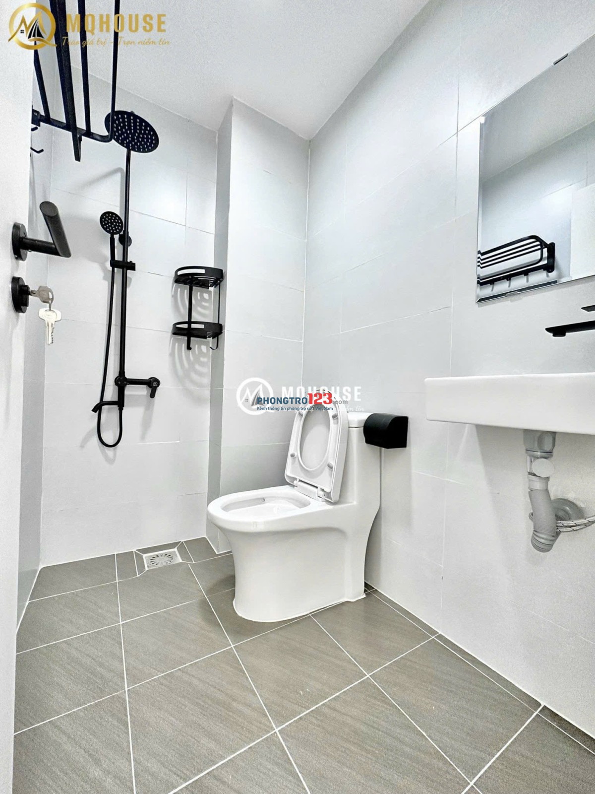 CHO THUÊ CHDV FULL NỘI THẤT BAN CÔNG LỚN NẰM NGAY NGÃ TƯ HÀNG XANH DI CHUYỂN QUA Q1 CHỈ 2P ĐI XE