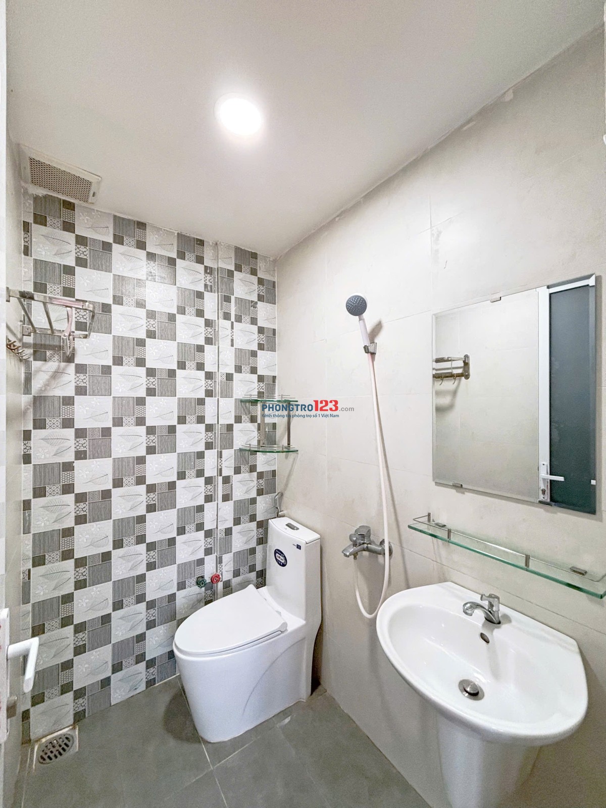 PHÒNG BAN CÔNG GIÁ TỐT NGAY CHỢ BÀU SEN Q5