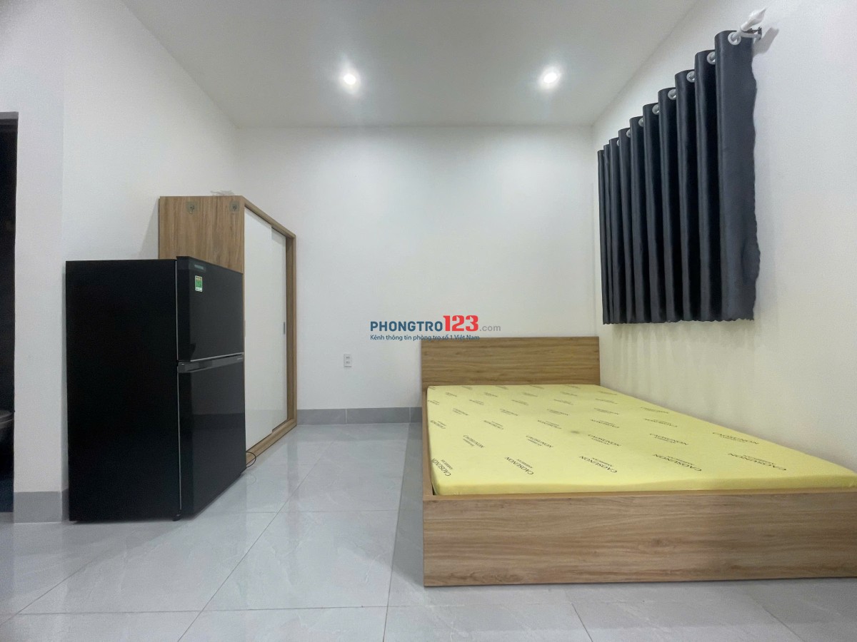 Cho thuê chdv Cát Lái gần citisoho, siêu rộng hơn 30m2 có ban công dài, Giá 4tr8