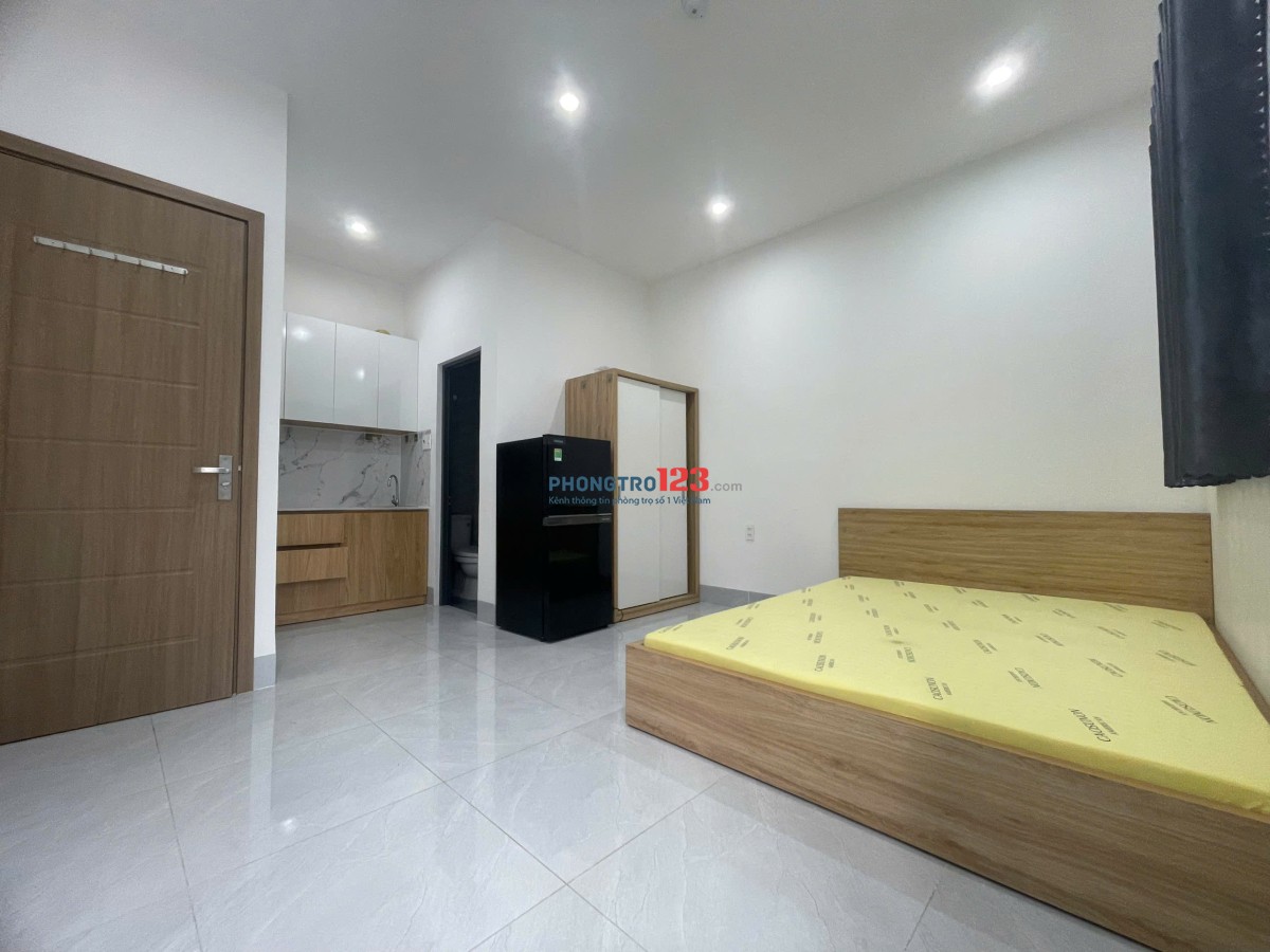 Cho thuê chdv Cát Lái gần citisoho, siêu rộng hơn 30m2 có ban công dài, Giá 4tr8