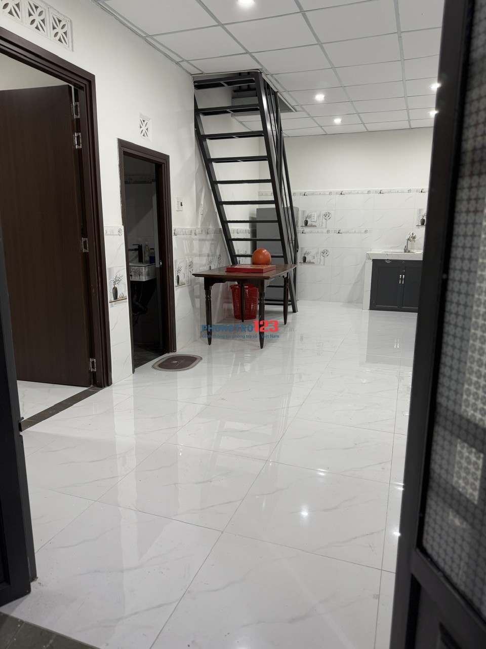 Cho thuê nhà nguyên căn 3 phòng ngủ, hẻm yên tĩnh, gần chợ – Đỗ Tấn Phong, Phú Nhuận