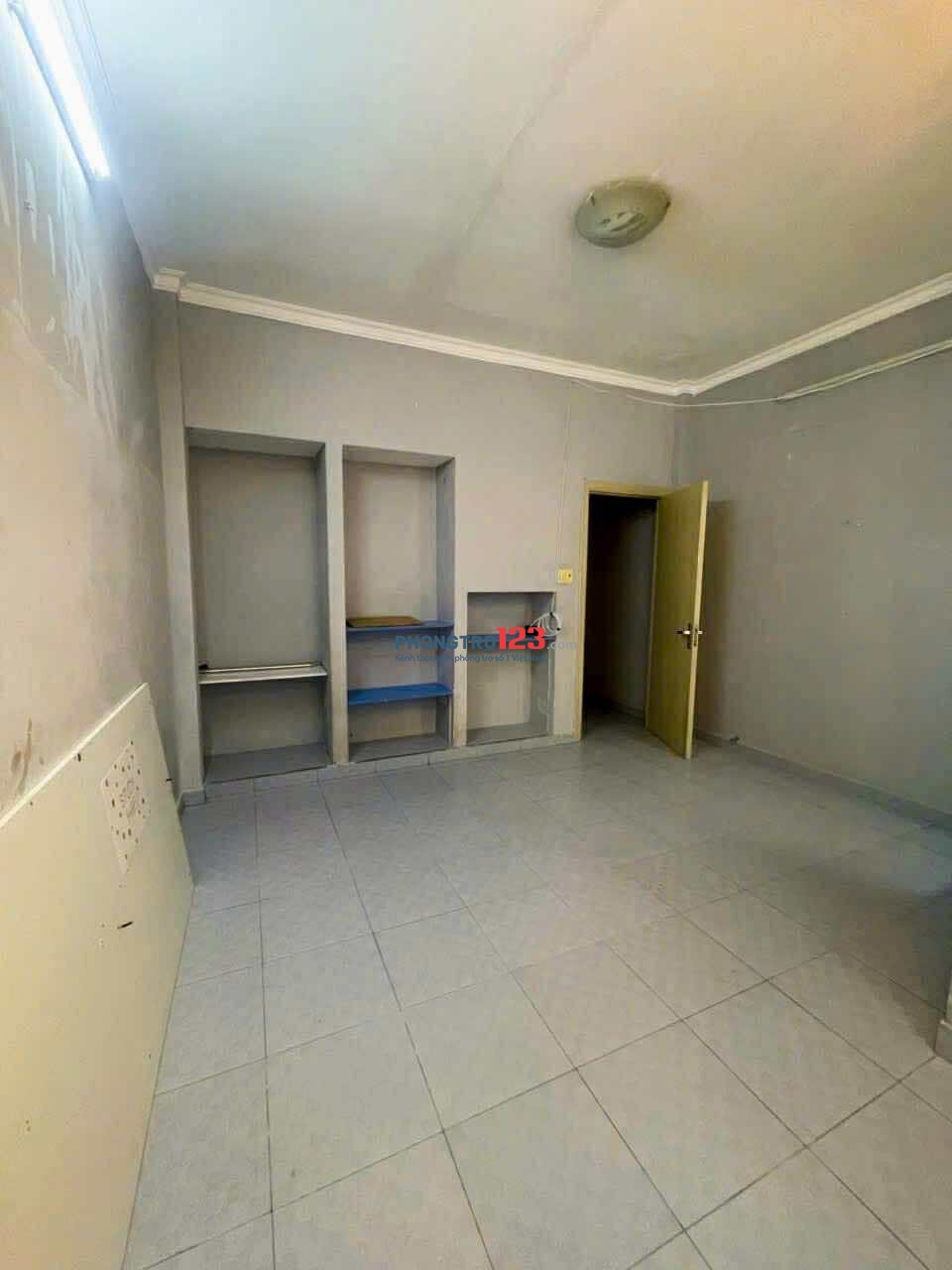 Thuê nhà nguyên căn ngay đường điện biên phủ quận 10 gần trường học bệnh viện, yên tĩnh, dân trí cao