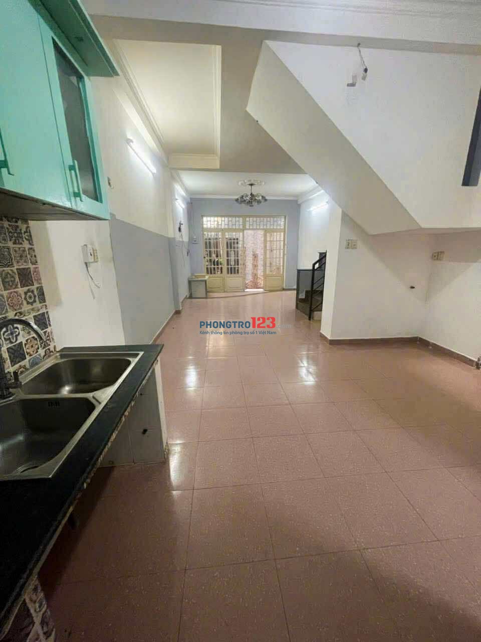 Thuê nhà nguyên căn ngay đường điện biên phủ quận 10 gần trường học bệnh viện, yên tĩnh, dân trí cao