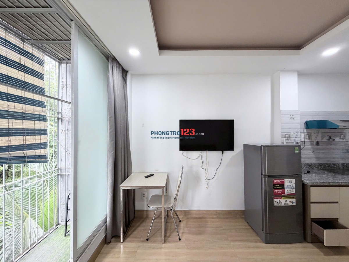 CHO THUÊ CHDV FULL NỘI THẤT BAN CÔNG LỚN NẰM NGAY TRUNG PHÚ NHUẬN GẦN SÂN BAY THUẬN TIỆN QUA Q1,3,…