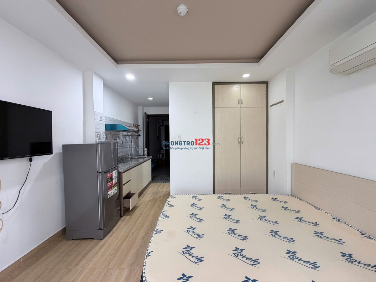 CHO THUÊ CHDV FULL NỘI THẤT BAN CÔNG LỚN NẰM NGAY TRUNG PHÚ NHUẬN GẦN SÂN BAY THUẬN TIỆN QUA Q1,3,…