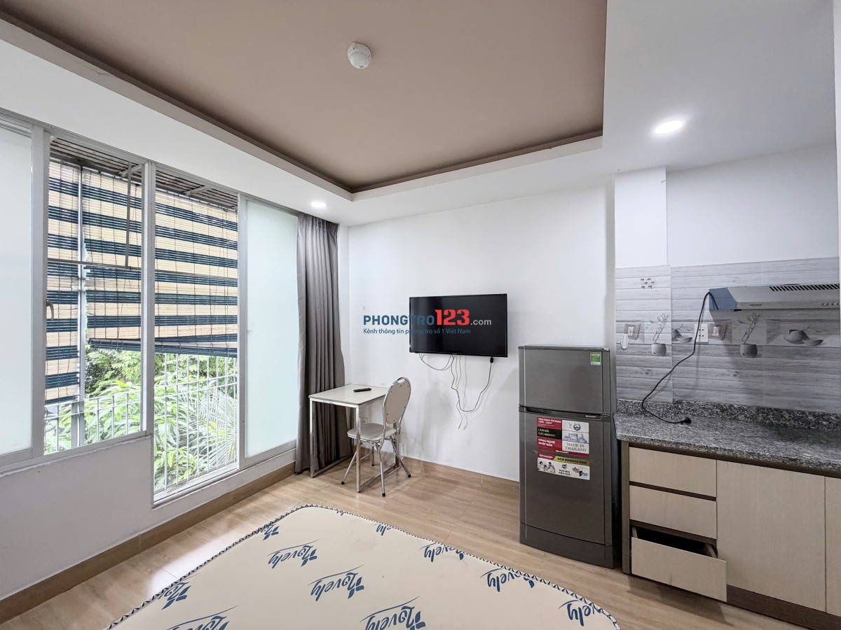 CHO THUÊ CHDV FULL NỘI THẤT BAN CÔNG LỚN NẰM NGAY TRUNG PHÚ NHUẬN GẦN SÂN BAY THUẬN TIỆN QUA Q1,3,…