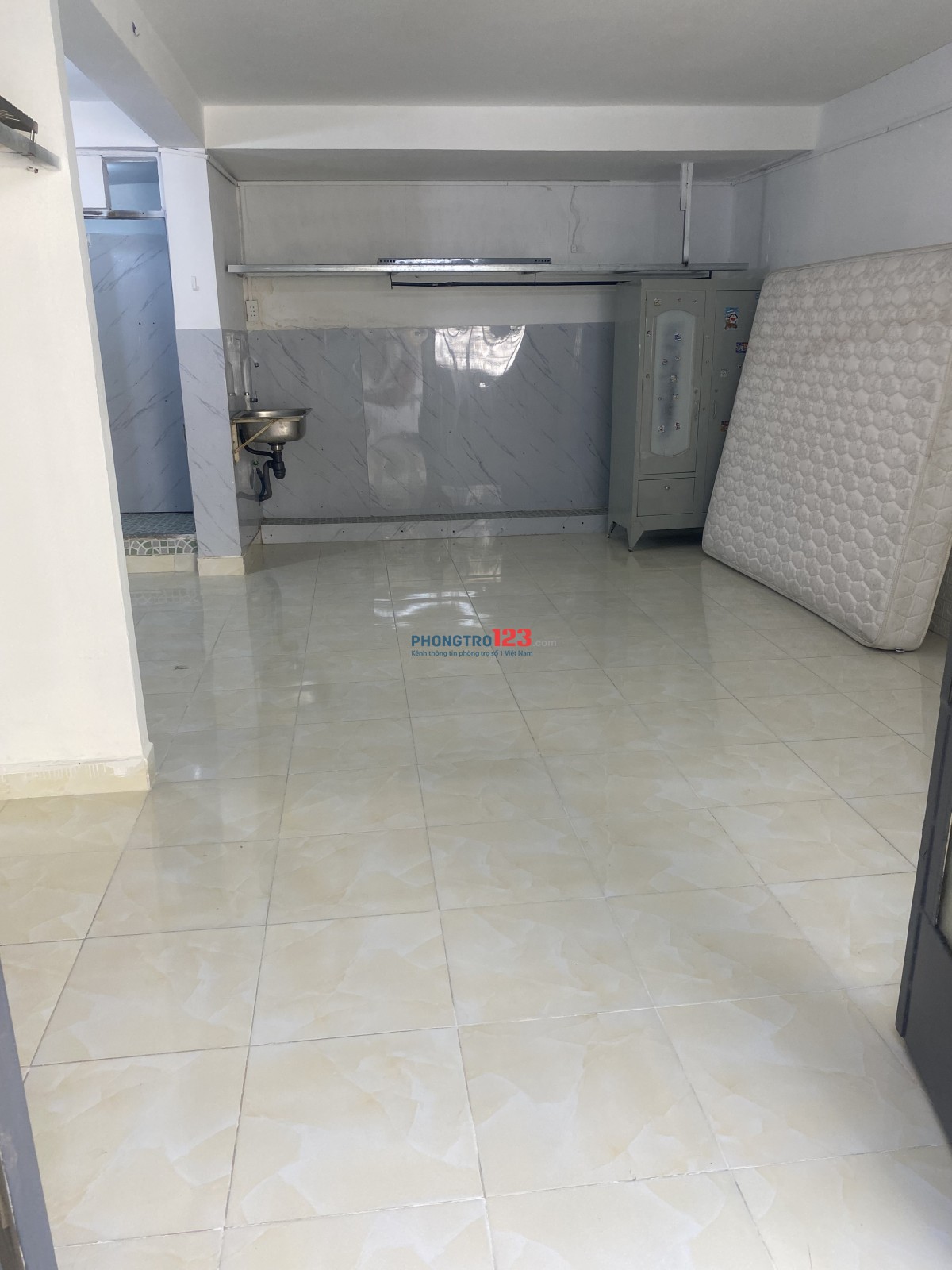 Cho thuê phòng trọ 30m2 giá rẻ có nội thất ngay vòng xoay Lê đại Hành