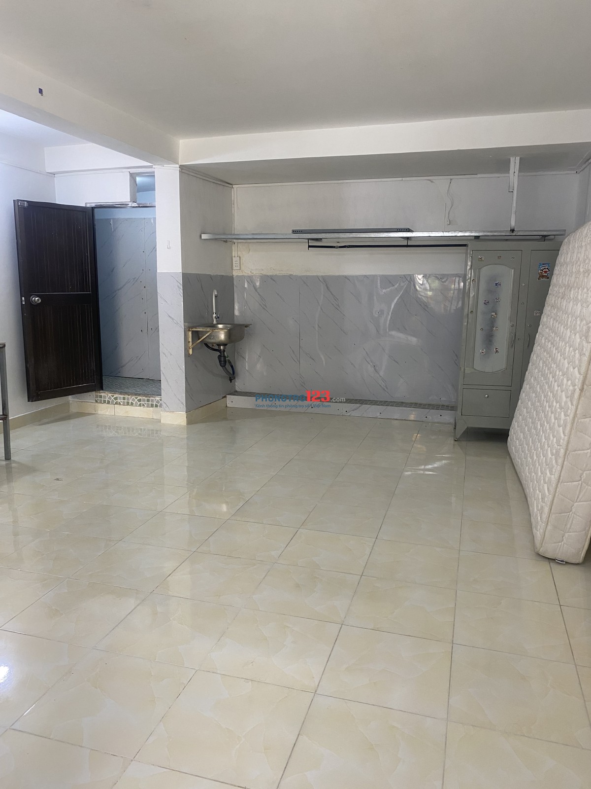 Cho thuê phòng trọ 30m2 giá rẻ có nội thất ngay vòng xoay Lê đại Hành